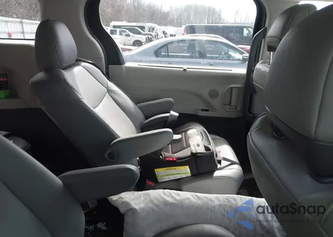 2021 Toyota Sienna Xle z USA, uszkodzony, nr VIN 5TDYSKFC1MS026748